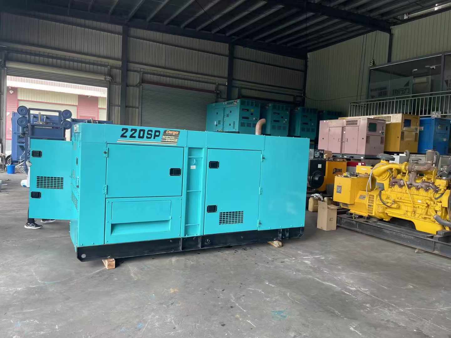 合水柴油发电机组长期不间断运行时，如何监控其温度和压力？